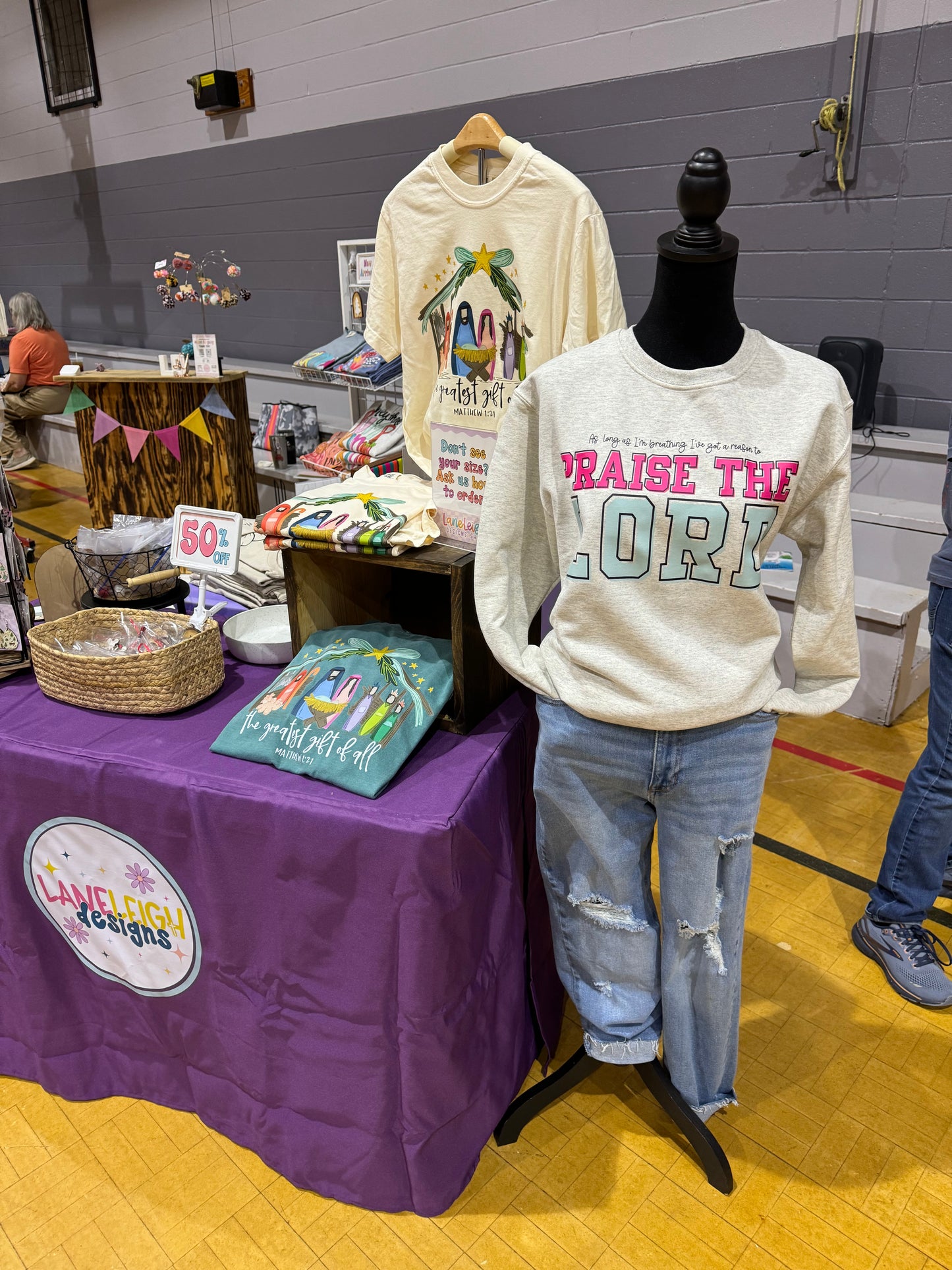 PRAISE sweatshirt
